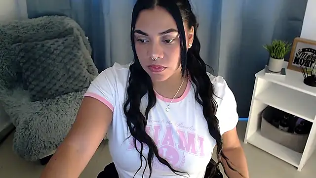 angela santana  online show from 11/28/25, 06:41