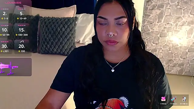 Snapshot of angela_santana_ chatting on 10/16/25, 11:35 angela santana online show from 10/16/25, 11:35