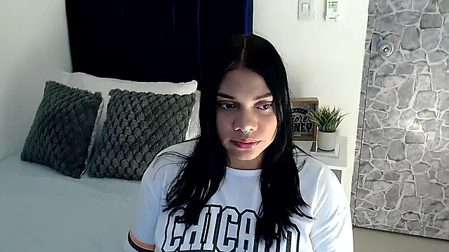 angela santana  online show from 11/10/25, 06:24