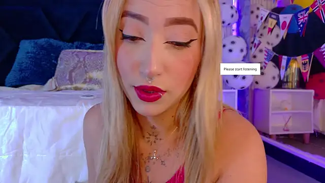 Snapshot of MollyCruz chatting on 06/25/26, 01:05 MollyCruz online show from 06/25/26, 01:05