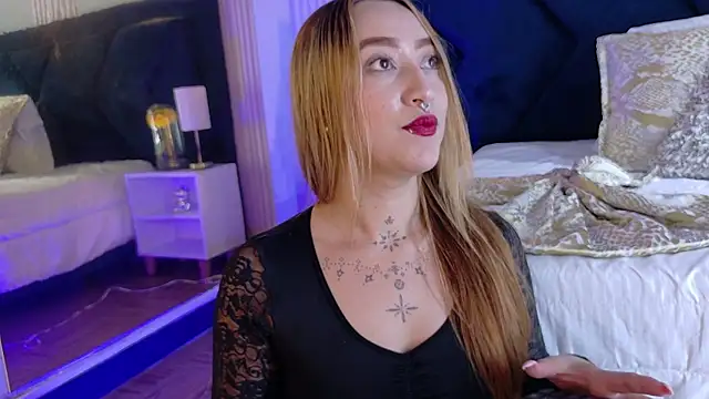 Snapshot of MollyCruz chatting on 01/05/26, 05:27 MollyCruz online show from 01/05/26, 05:27