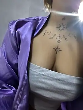 Snapshot of MollyCruz chatting on 11/28/25, 10:48 MollyCruz online show from 11/28/25, 10:48