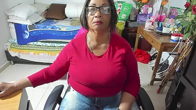 Snapshot of Mrs_mommy_ chatting on 09/24/25, 04:57 Mrs mommy online show from 09/24/25, 04:57