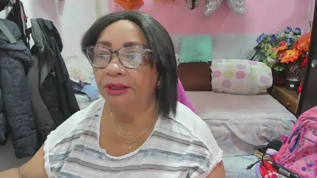 Snapshot of Mrs_mommy_ chatting on 05/17/26, 03:56 Mrs mommy online show from 05/17/26, 03:56