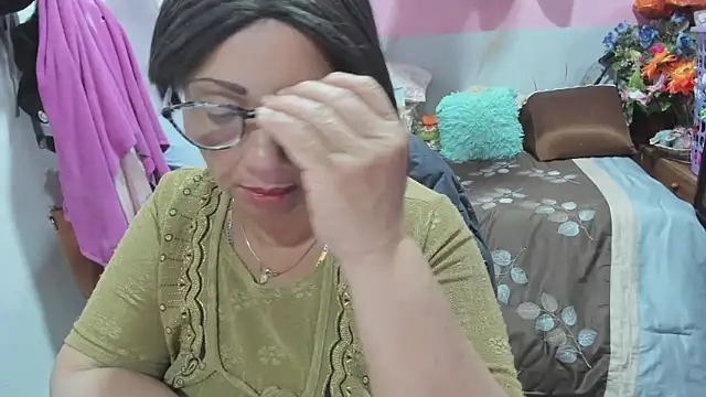 Snapshot of Mrs_mommy_ chatting on 06/17/26, 07:13 Mrs mommy online show from 06/17/26, 07:13