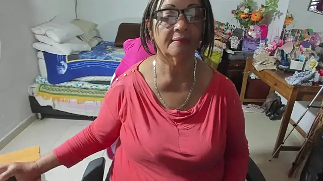 Snapshot of Mrs_mommy_ chatting on 09/19/25, 11:20 Mrs mommy online show from 09/19/25, 11:20