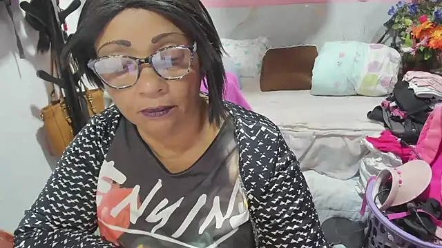 Snapshot of Mrs_mommy_ chatting on 06/07/26, 10:04 Mrs mommy online show from 06/07/26, 10:04