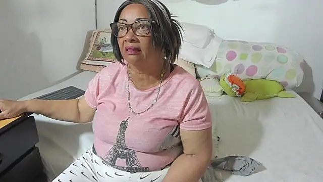 Snapshot of Mrs_mommy_ chatting on 09/08/25, 07:24 Mrs mommy online show from 09/08/25, 07:24