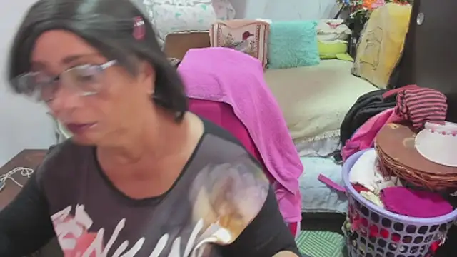 Mrs mommy  online show from 04/15/26, 06:01