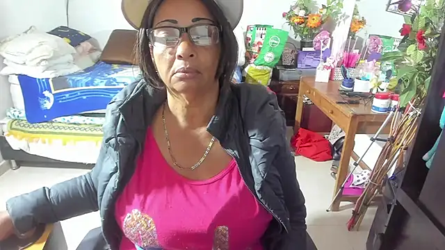 Snapshot of Mrs_mommy_ chatting on 09/27/25, 10:05 Mrs mommy online show from 09/27/25, 10:05