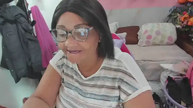 Snapshot of Mrs_mommy_ chatting on 06/06/26, 06:57 Mrs mommy online show from 06/06/26, 06:57