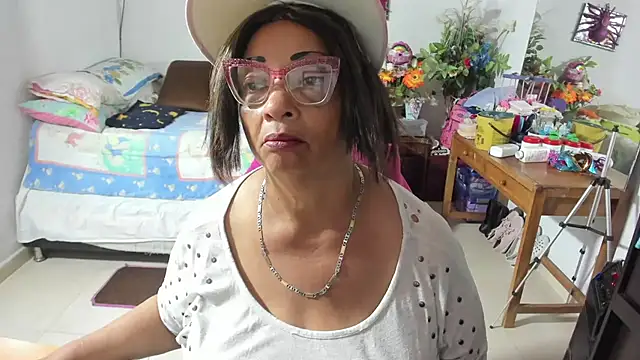 Snapshot of Mrs_mommy_ chatting on 10/03/25, 07:48 Mrs mommy online show from 10/03/25, 07:48