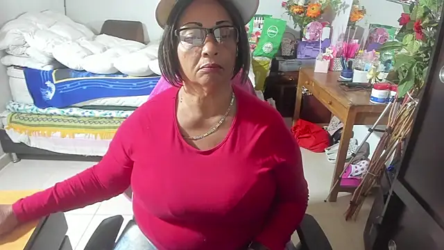 Snapshot of Mrs_mommy_ chatting on 09/25/25, 09:10 Mrs mommy online show from 09/25/25, 09:10