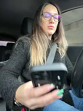 Snapshot of HotXMom chatting on 12/15/25, 07:03 HotXMom online show from 12/15/25, 07:03