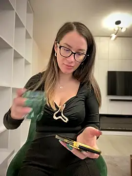 HotXMom online show from 01/10/26, 06:20