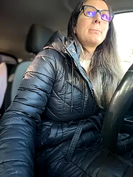 Snapshot of HotXMom chatting on 11/24/25, 07:08 HotXMom online show from 11/24/25, 07:08