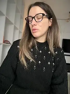 Snapshot of HotXMom chatting on 11/28/25, 07:08 HotXMom online show from 11/28/25, 07:08