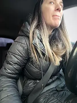 HotXMom online show from 12/19/25, 07:00