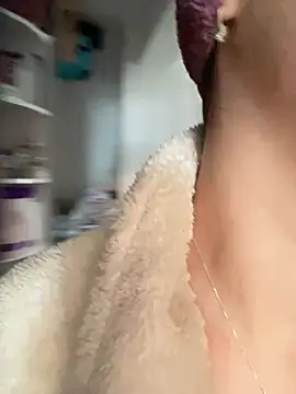 HotXMom online show from 02/19/26, 07:49