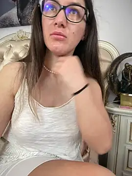 HotXMom online show from 04/07/26, 04:03