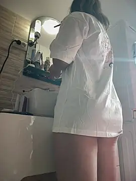 HotXMom online show from 04/15/26, 05:46