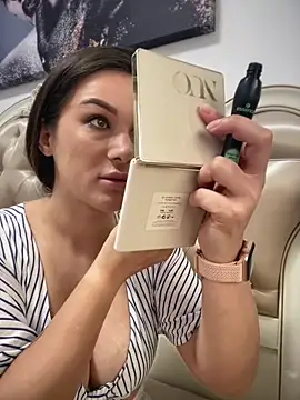 HotXMom online show from 06/05/26, 06:52