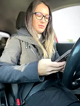 Snapshot of HotXMom chatting on 11/13/25, 06:50 HotXMom online show from 11/13/25, 06:50