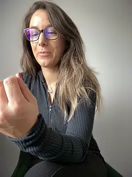 HotXMom online show from 10/16/25, 06:54