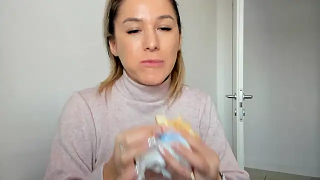HotXMom online show from 02/25/25, 08:03