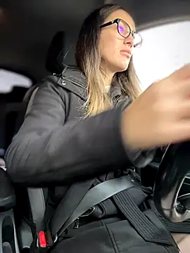 Snapshot of HotXMom chatting on 11/17/25, 06:50 HotXMom online show from 11/17/25, 06:50