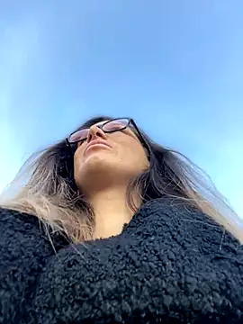 Snapshot of HotXMom chatting on 10/31/25, 05:59 HotXMom online show from 10/31/25, 05:59