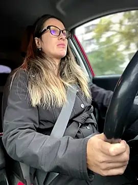 Snapshot of HotXMom chatting on 11/04/25, 06:39 HotXMom online show from 11/04/25, 06:39