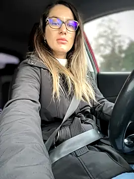 Snapshot of HotXMom chatting on 11/18/25, 06:50 HotXMom online show from 11/18/25, 06:50