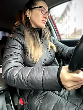 Snapshot of HotXMom chatting on 11/19/25, 06:46 HotXMom online show from 11/19/25, 06:46