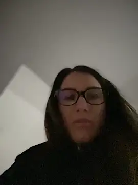 Snapshot of HotXMom chatting on 11/14/25, 06:50 HotXMom online show from 11/14/25, 06:50