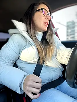 Snapshot of HotXMom chatting on 10/20/25, 06:04 HotXMom online show from 10/20/25, 06:04