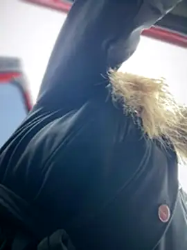 Snapshot of HotXMom chatting on 11/10/25, 07:02 HotXMom online show from 11/10/25, 07:02