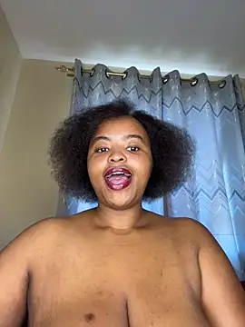 Snapshot of Linahlove chatting on 03/17/26, 09:23 Linahlove online show from 03/17/26, 09:23