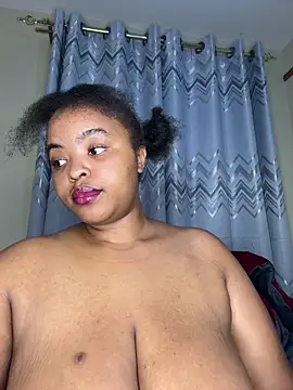 Snapshot of Linahlove chatting on 03/12/26, 11:31 Linahlove online show from 03/12/26, 11:31