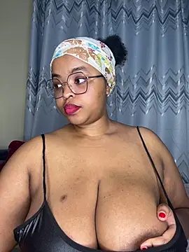 Snapshot of Linahlove chatting on 03/01/26, 04:40 Linahlove online show from 03/01/26, 04:40