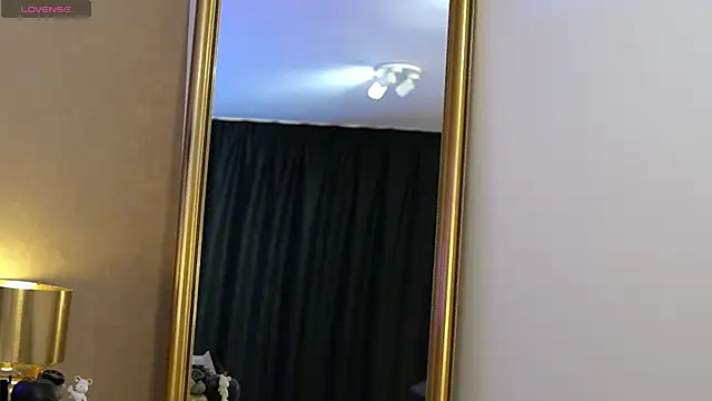 EvellineClaire online show from 12/04/25, 08:24