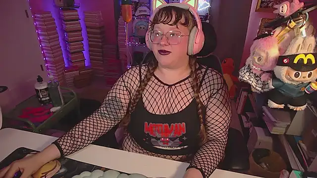 Snapshot of FatVeronica chatting on 06/18/26, 07:19 FatVeronica online show from 06/18/26, 07:19