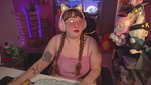 Snapshot of FatVeronica chatting on 06/20/26, 09:31 FatVeronica online show from 06/20/26, 09:31