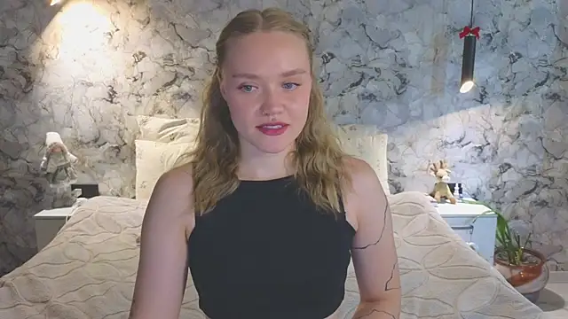 Snapshot of Aurora_Golden1 chatting on 07/06/26, 07:48 Aurora Golden1 online show from 07/06/26, 07:48