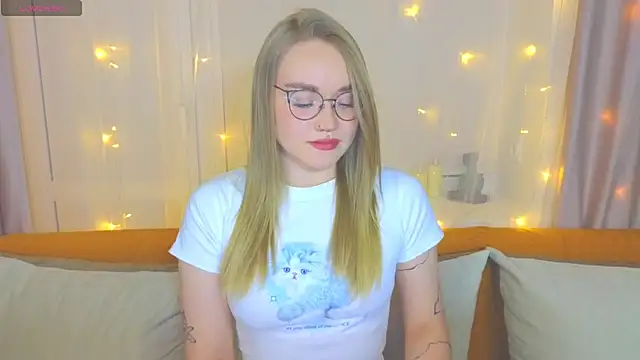 Aurora Golden1 online show from 02/24/25, 03:20