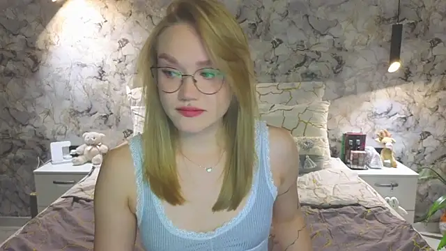 Aurora Golden1 online show from 10/26/25, 05:57