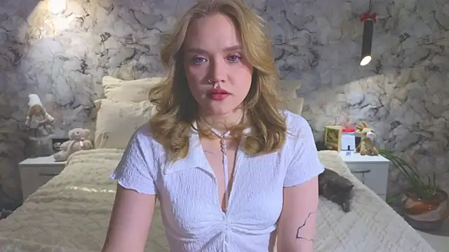 Aurora Golden1 online show from 04/01/26, 12:57