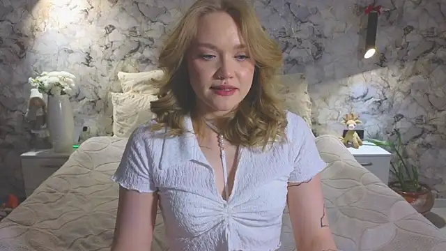 Snapshot of Aurora_Golden1 chatting on 05/19/26, 04:14 Aurora Golden1 online show from 05/19/26, 04:14