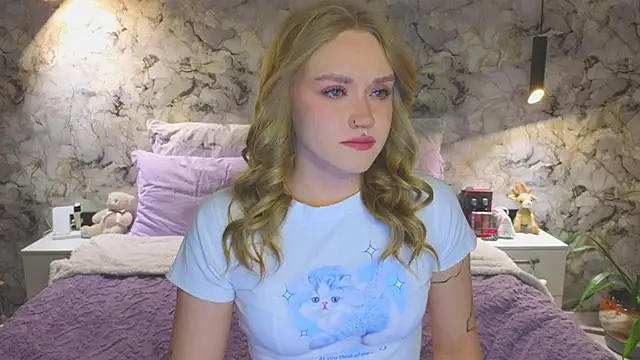 Aurora Golden1 online show from 10/19/25, 04:43