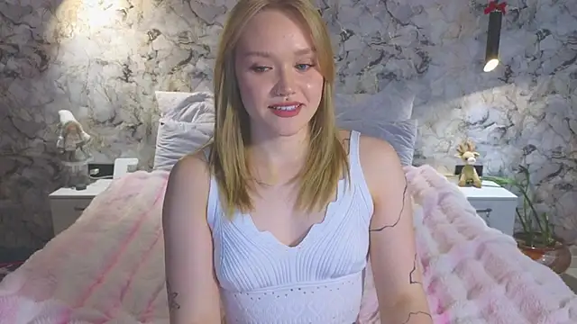 Snapshot of Aurora_Golden1 chatting on 05/29/26, 12:44 Aurora Golden1 online show from 05/29/26, 12:44